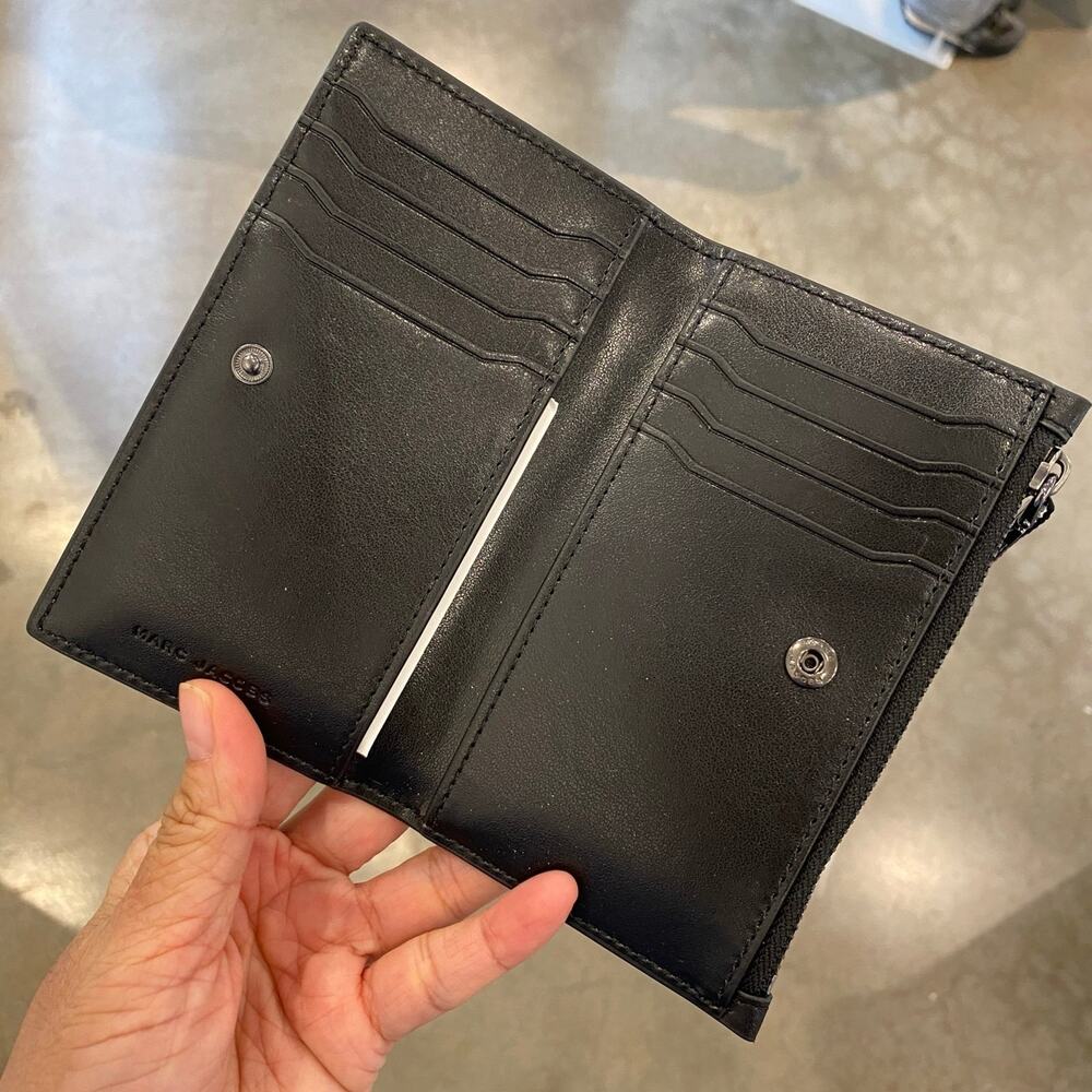 Marc Jacobs 4R4SMP035S01 Slim Bifold Wallet In Black - Picture 4 of 7